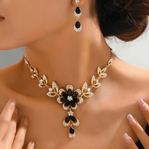 Necklace & Earrings Set W/ Blue-Gold colors & Crystals - An Elegant NWT Combo - Picture 3 of 5